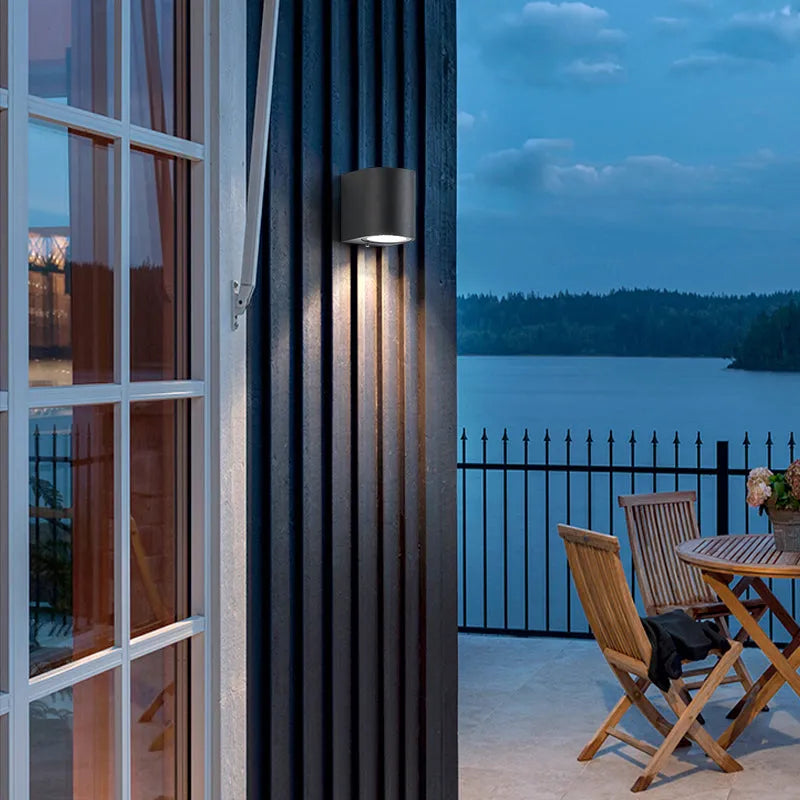 Koraq Minimalist Square Outdoor Wall Lamp, Black - Sereilux